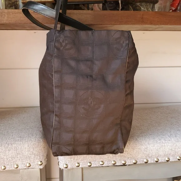 Chanel Travel Line Tote Bag in black nylon jacquard - Picture 11 of 16